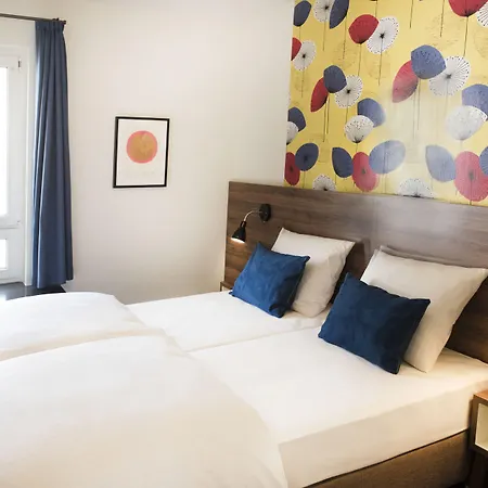 Hotel Koncept Zum Kostbaren Blut 3*