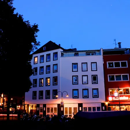 Hotel Koncept Zum Kostbaren Blut Colónia